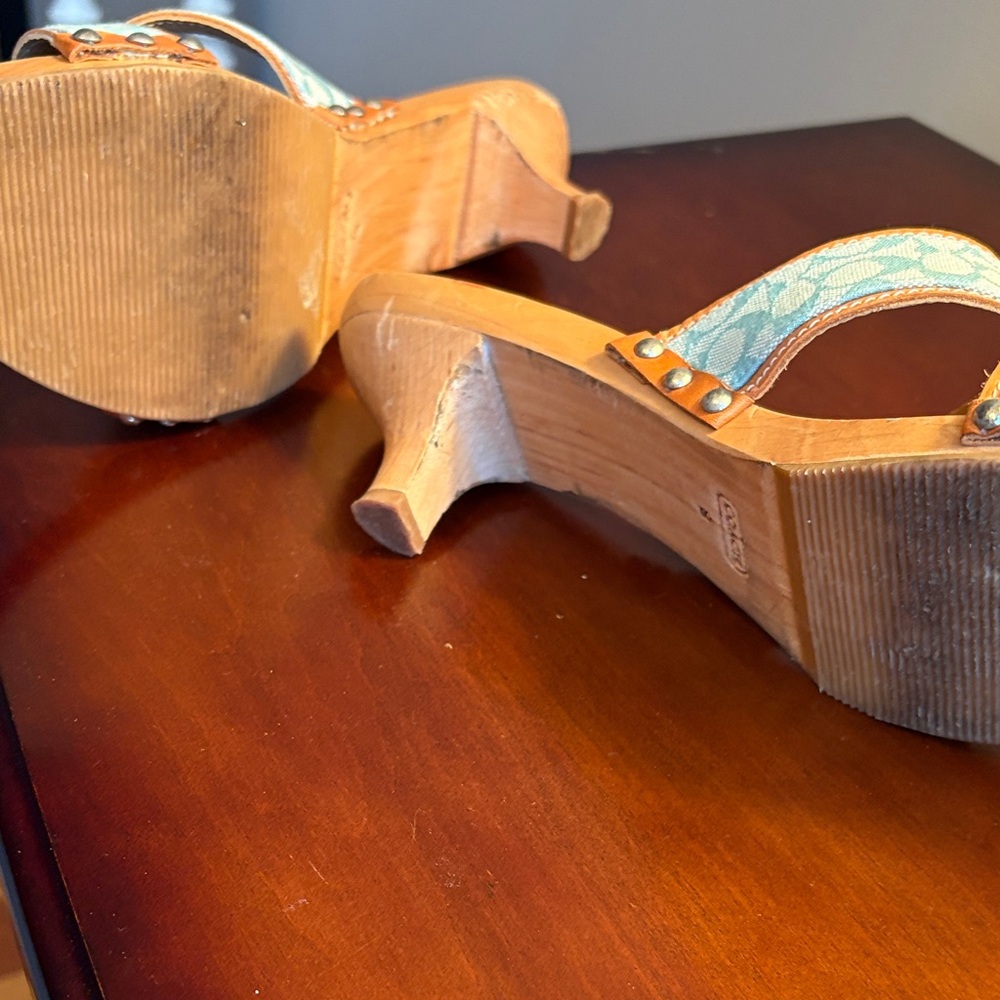 Women's Blue Coach Sharon sandal with wooden heel size 9M - Picture 3 of 4